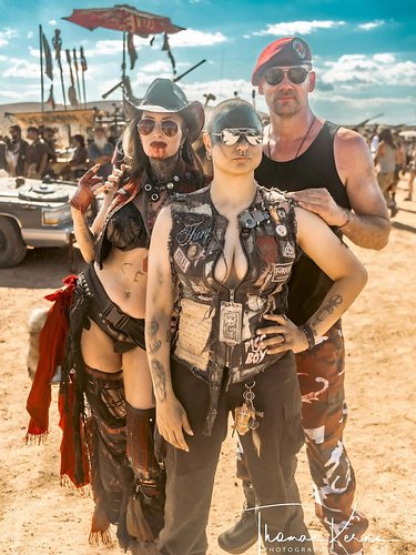 Desert posse @wastelandweekend 
📸 @thomaskernsphoto 🔥
#fleischkrieg #wastelandweekend