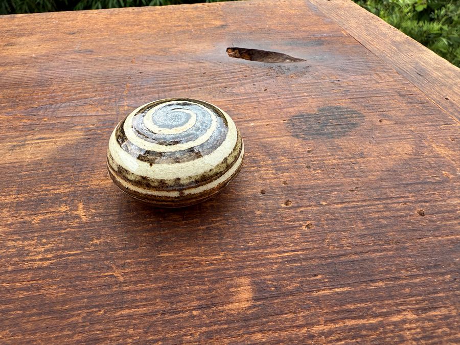 🎎 Ceramic Incense Powder Holder with Swirl Lid – Japan Antique Roadshow product image (3)