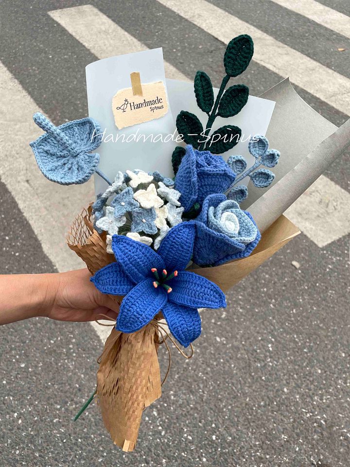 Blue Fireworks Crochet Knit Bouquet product image (1)