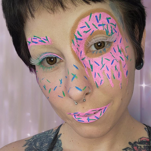 D is for DONUT - shoutout to @jsenske1 for the theme🍩

Products used:

👽 @profusion Foundation, Highlight in Aura
👽 @elfcosme...