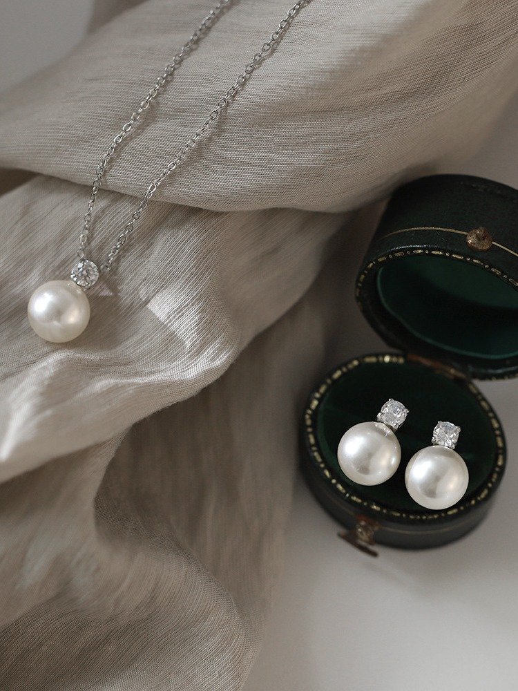 Pearl Pendant Necklace | 18K Gold Plated product image (9)