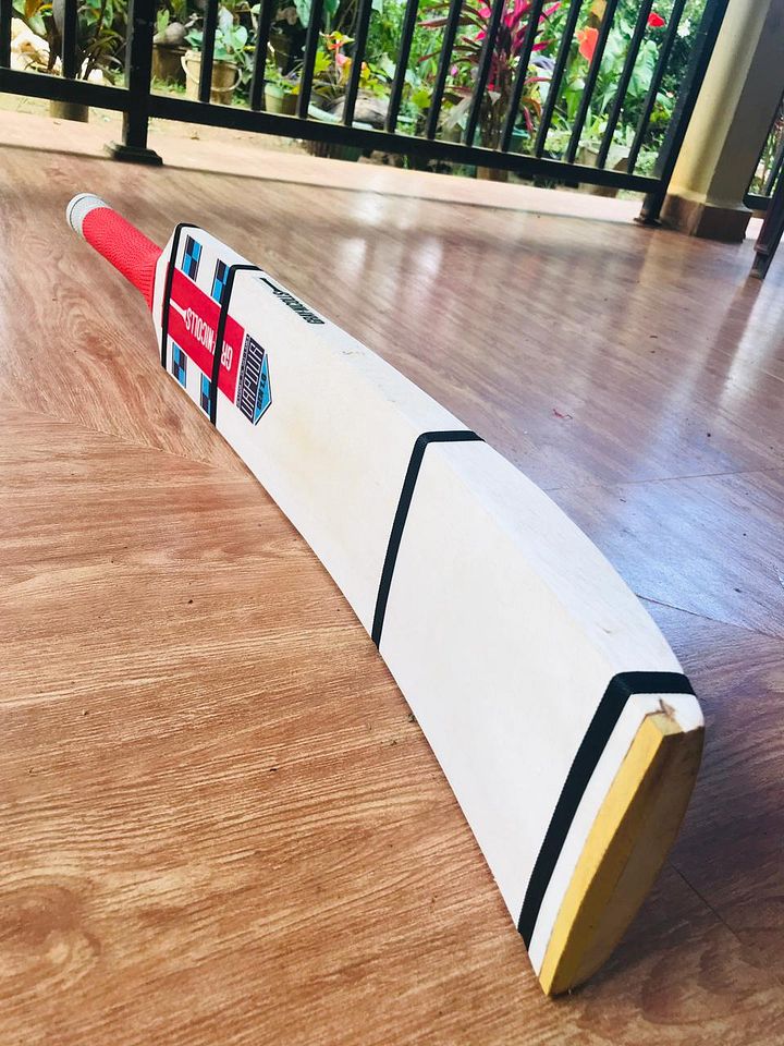 Epic Thunderbolt: Sri Lankan Masterpiece - Hard Tennis Ball Cricket Bat (MRI) product image (1)