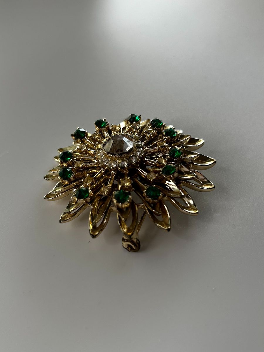 Vintage Gold Tone Flower Rhinestone Brooch product image (4)