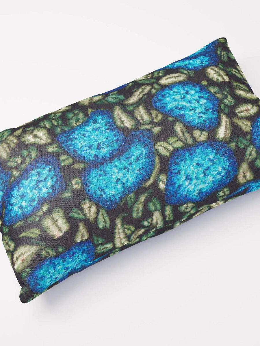 HYDRANGEAS IV pillow product image (4)