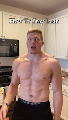 I get a lot of questions asking about what I eat to stay strong and perform at my best. Diet is everything when it comes to p...
