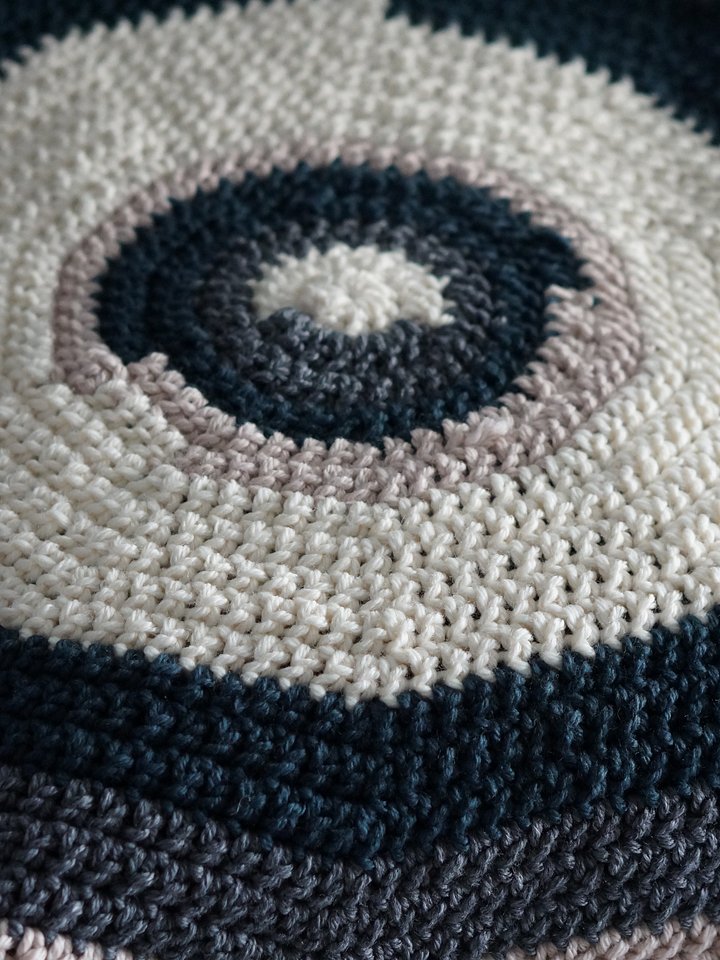 Chunky double crochet round blanket pdf pattern product image (2)