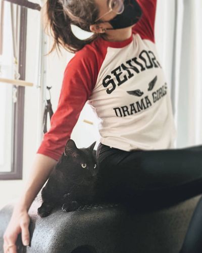 Patch🐈‍⬛ is a great companion on the Pilates reformer😸

#pilates #pilatesstudio #pilateswithpets #pilateswithcats