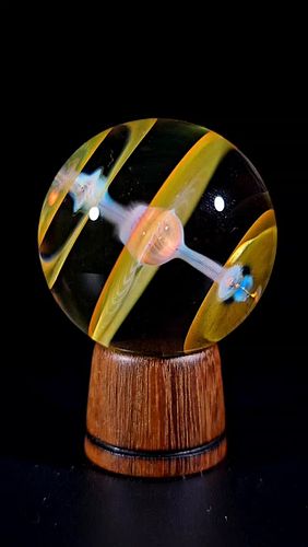 Event Horizon 🕳

Featuring 24k Gold and .9999 silver suspended inside borosilicate glass to produce all the colors and patter...