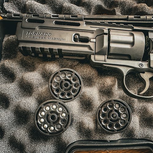 I only found out about this pistol this week. It’s very similar in design to the HDR.50 but is the Tornado and is. BB c02 pis...
