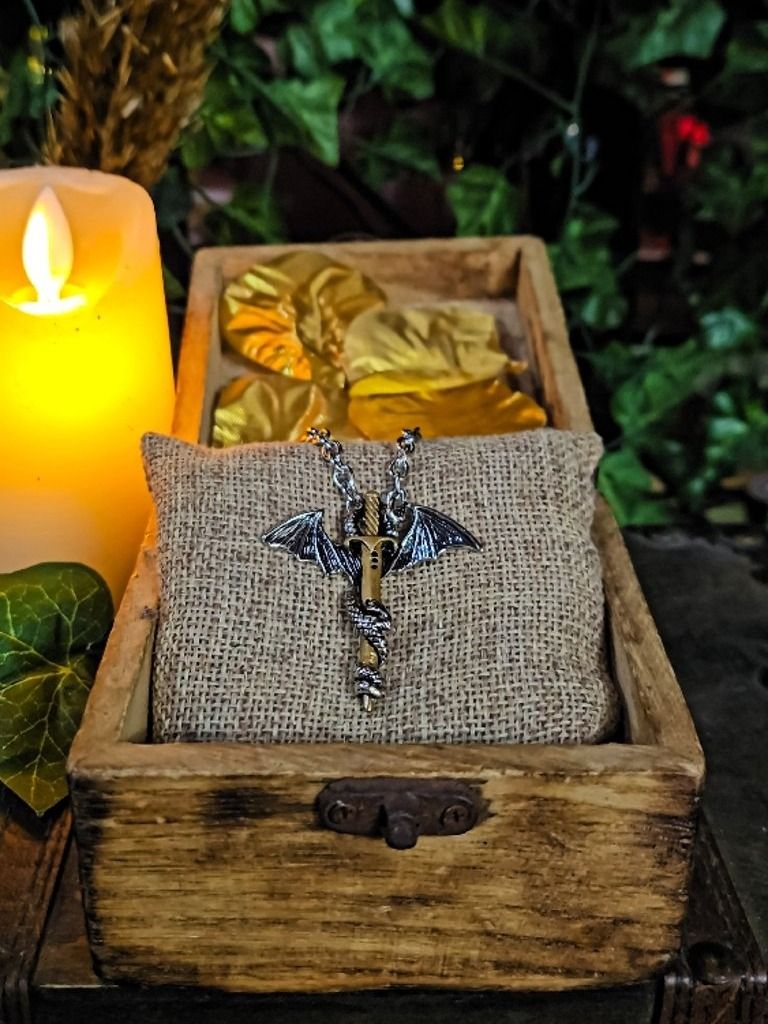 The Armored Kingdom Blade of the Dragonlord Necklace product image (2)
