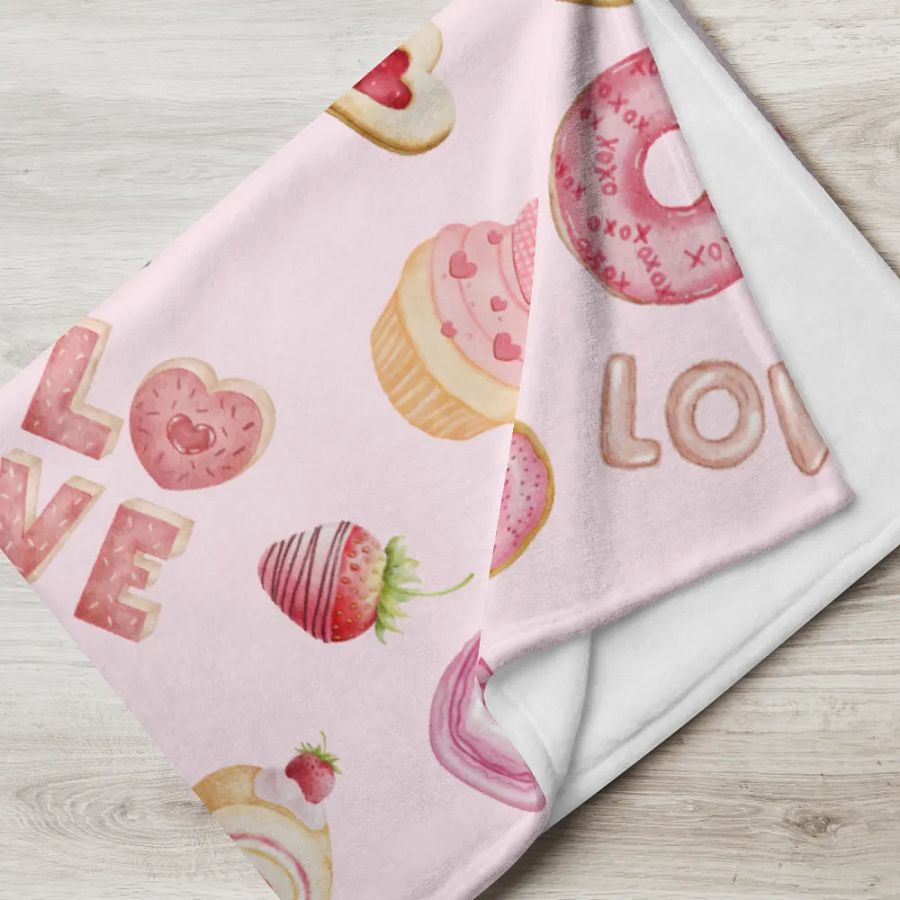 Valentine's Day Sweets and Cupcakes product image (17)