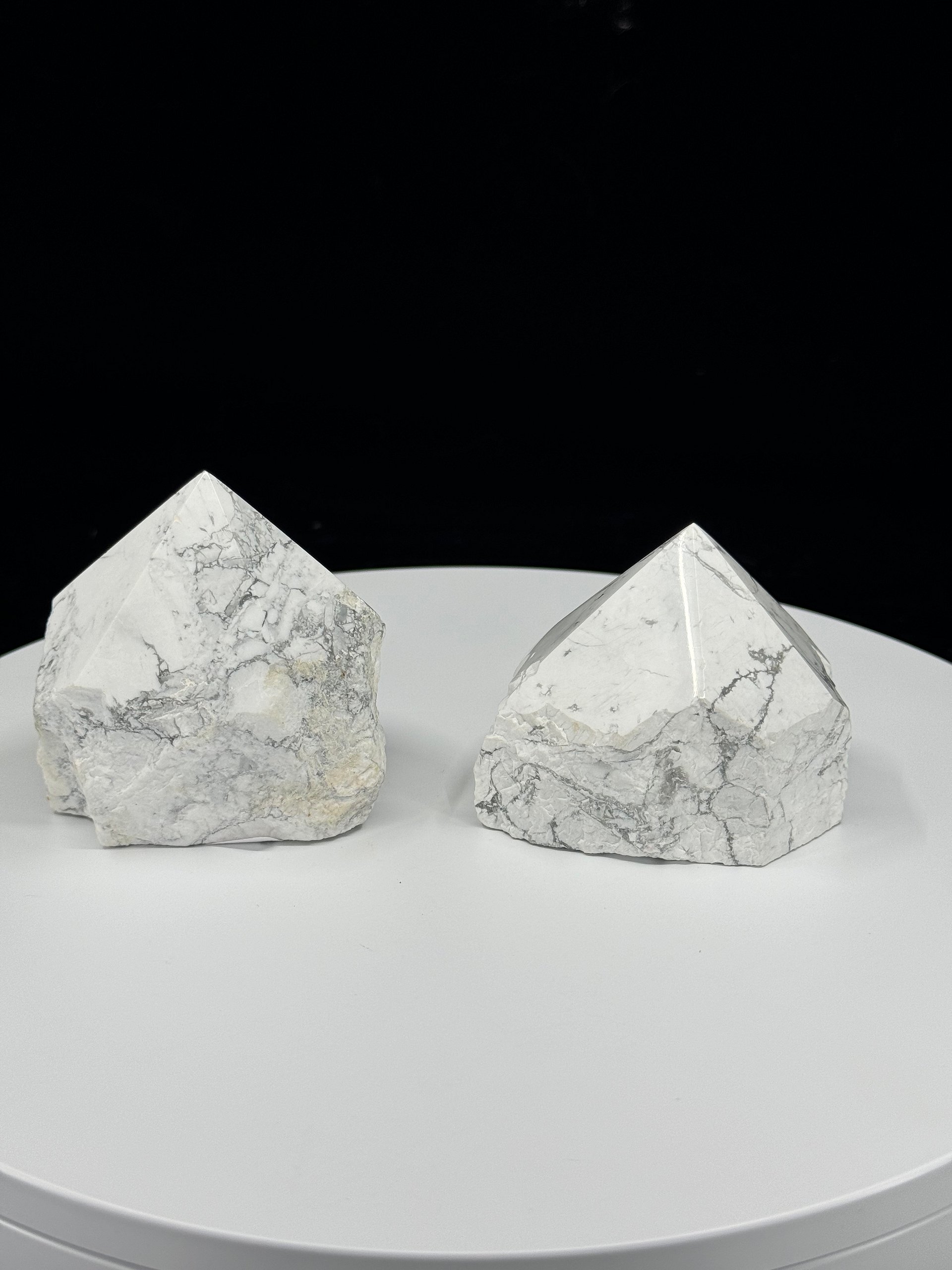 Howlite Crystal Point product image (1)