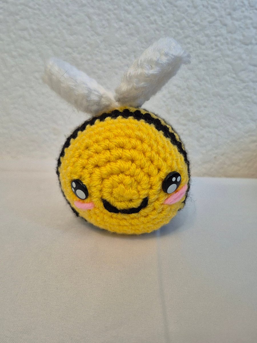 Bee product image (1)