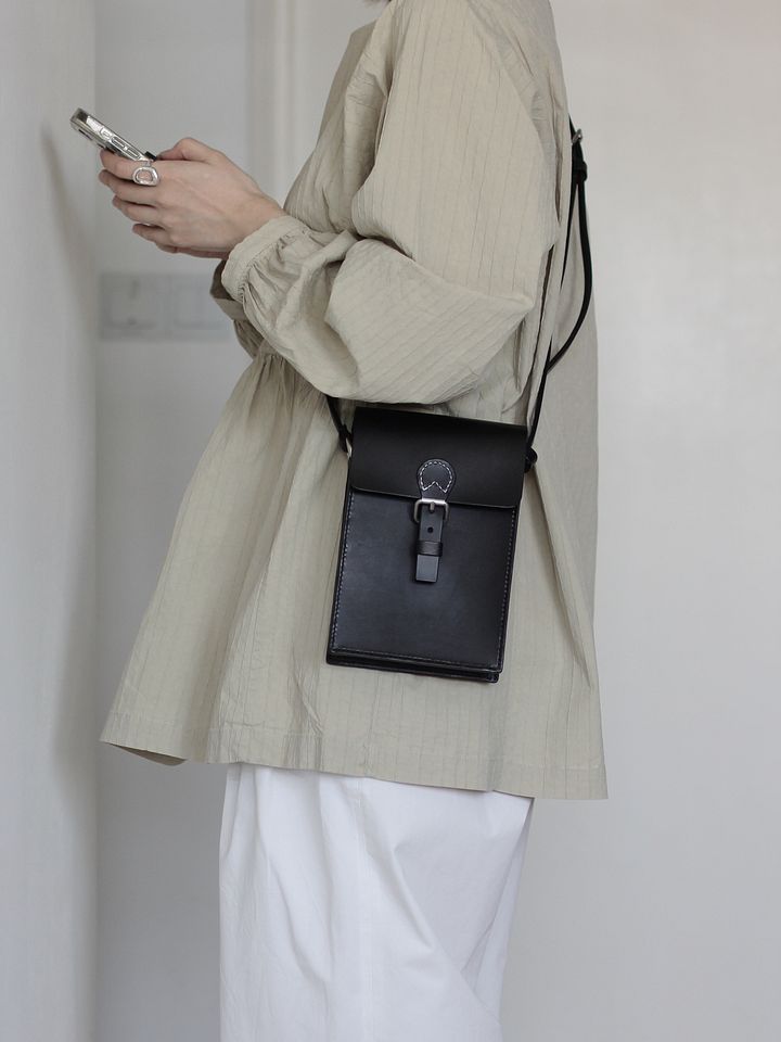 Vegetable Tanned Leather Classic Satchel – Black product image (2)