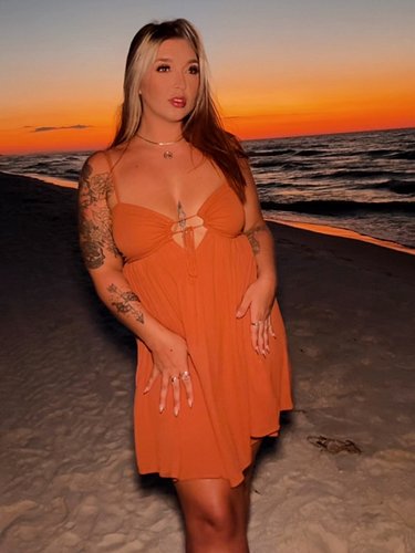 Someone take me away so I can chase more sunsets. 🌅 

#beachsunset #ootd #contentcreator #bodypositivity #selflove #girlswith...