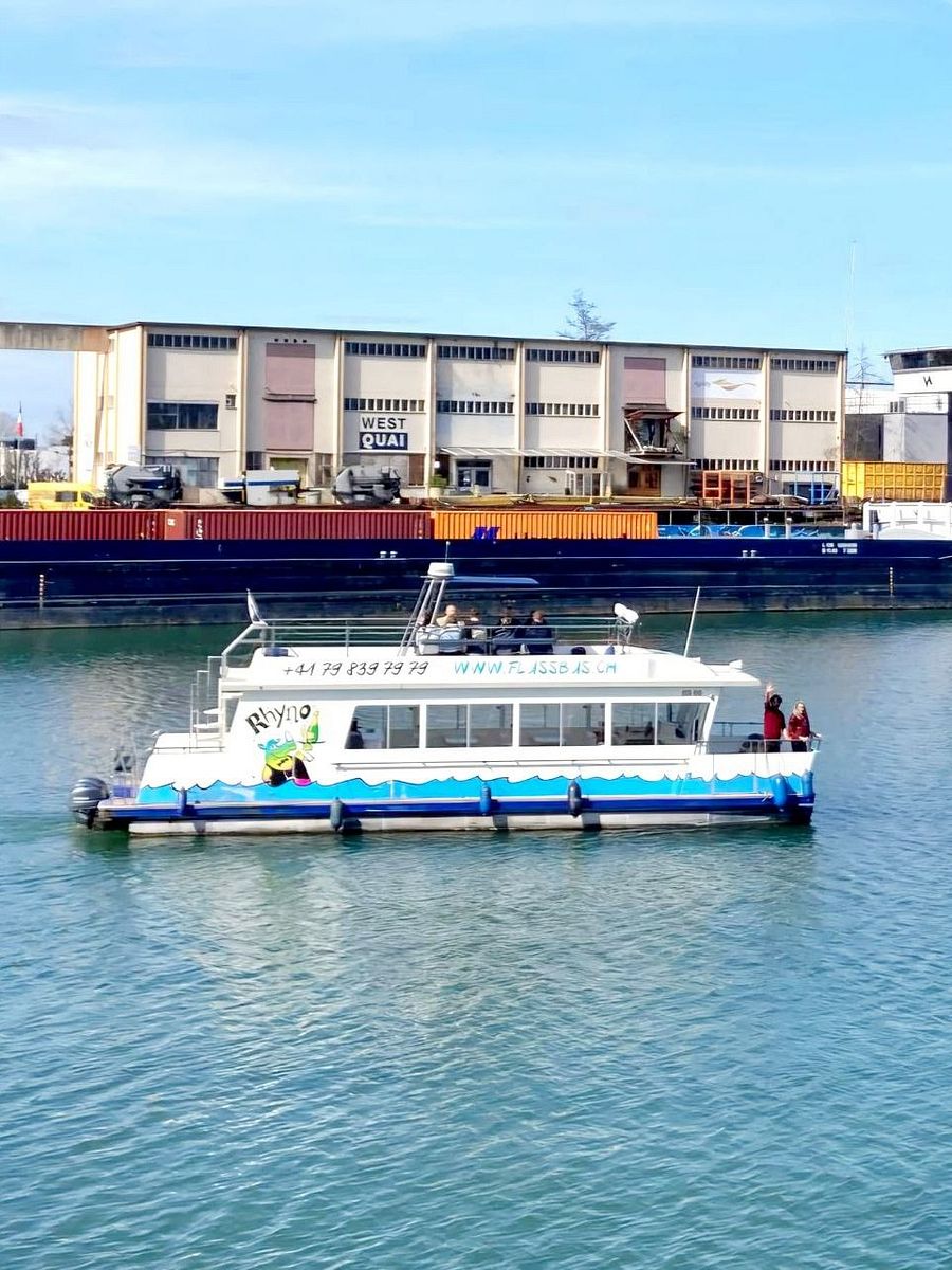 1 GROUP TICKET (max. 12 Pers) for 1H FULL PARTYBOAT on CATAMARAN + Rooftop Decks & Soundsystem product image (1)