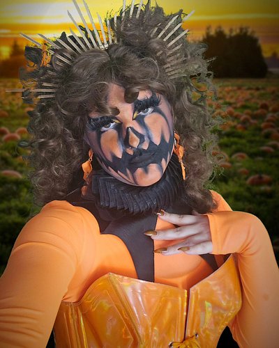 🎃 🎵 Boys & Girls & They/thems of every age, wouldn't you like to see something strange?🎵 🎃

Makeup using @sugarpill @inglot_c...