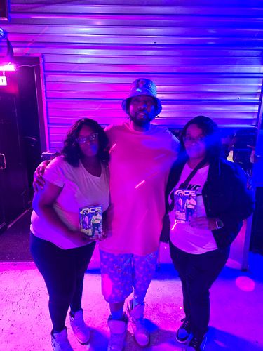 Taia Thomas Deeshia Love & KaLisa McCalland fw the movement and copped they copy of the magazine, even tho Kalisa didn't want...