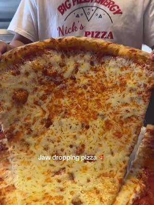 Jaw dropping pizza 🍕  #food #foodie #foodtiktok #pizzalover 