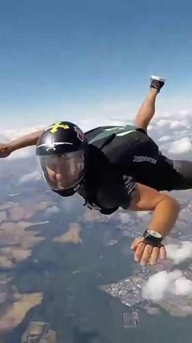 God places the best things in life on the other side of fear. ✈️
•
•
•
•
•
•
#entrepreneurship #risk #lifestyle