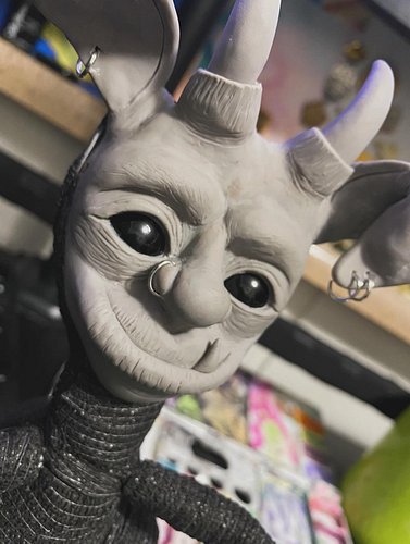 Himbs little body is formed and his head, hands, and feet attached. Now to paint those up and cover him in fur 👹 -> secretdun...