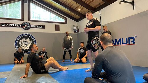 Ben Dyson showing his pressure passing @grapplers_retreat 

#bjjretreats #pressurepassing #nogijiujitsu #nogigrappling