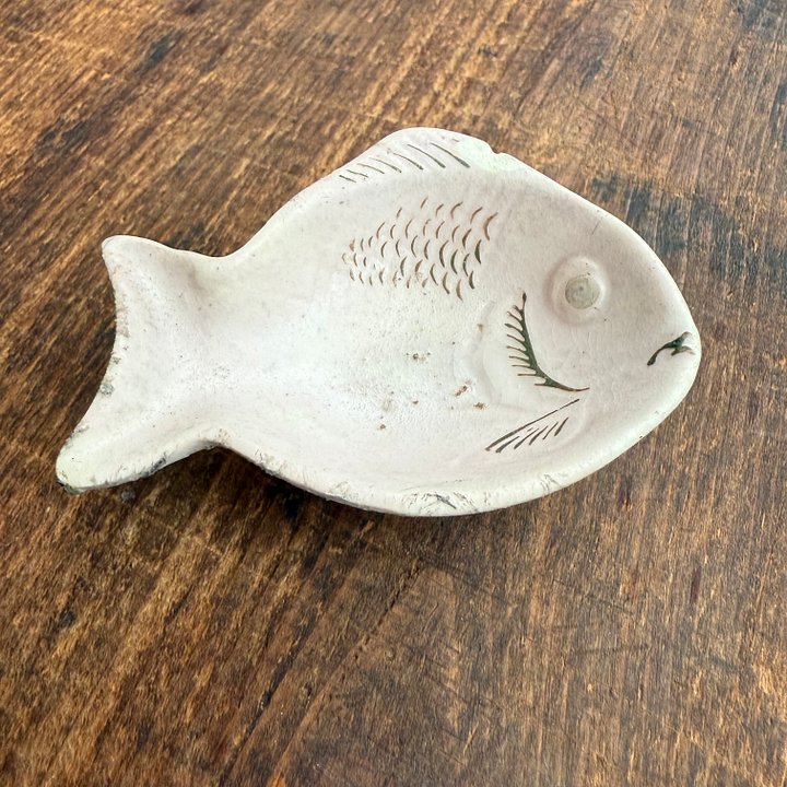 🎎 Vintage Japanese Fish-Shaped Soy Sauce Dish (FOREIGN Stamp) – Meiji-Taisho Era – Japan Antique Roadshow product image (1)