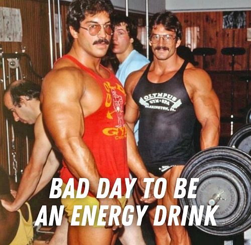 Friday night lifts with an energy drink as late as I want #energydrinks