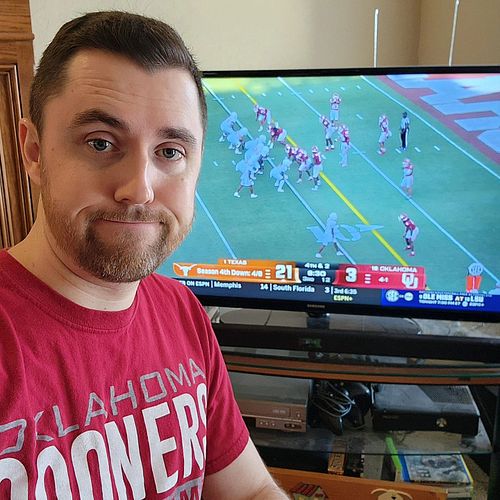OU vs Texas today! Here's to hoping OU can turn things around! #redriverrivalry
