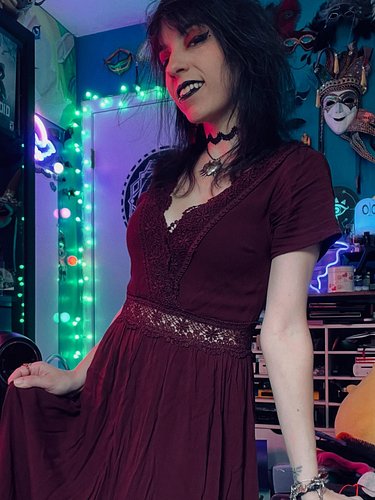 It’s been a minute since I was extra vamp on main. I love this dress and I thrifted it which makes it better!