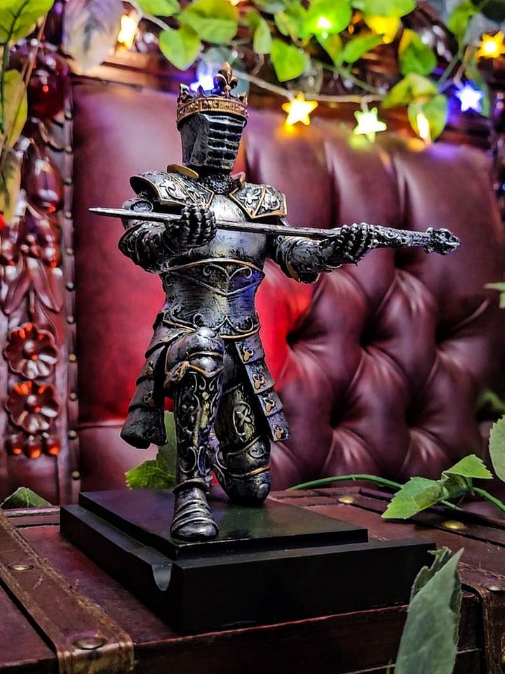 The Armored Kingdom Oathsworn Guardian Knight Stand Holder product image (1)