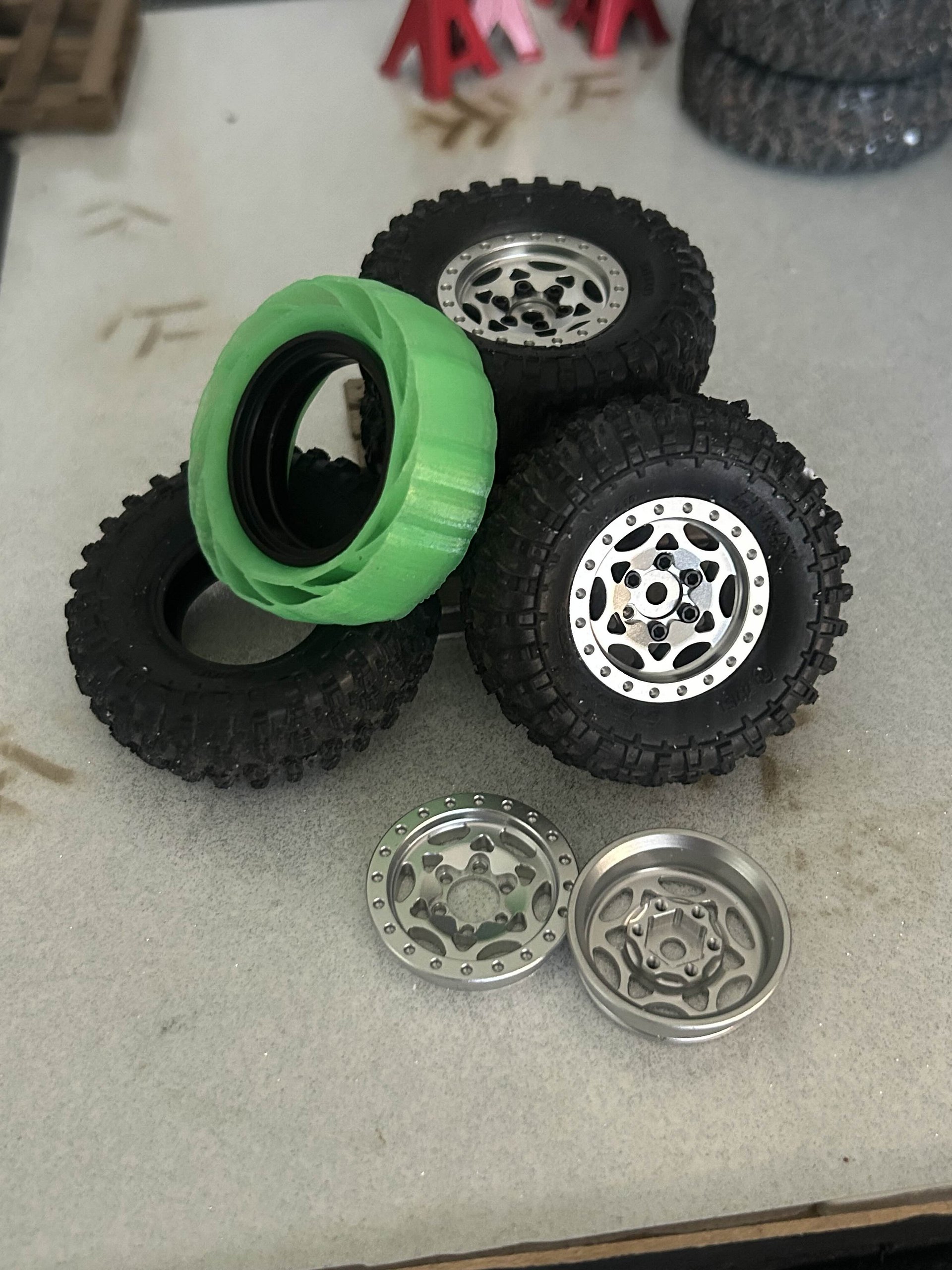 LGRP wheels / proline tires product image (1)