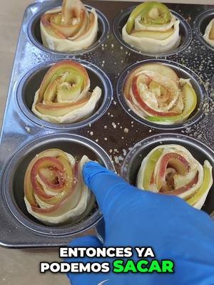¡Deliciosos Postrecitos de Hojaldre Caseros! Receta Fácil! 🍰☕️  Ingredientes   * 1 caja de hojaldre con 2 hojas (Pepperidge Farm)  * 2 manzanas  * Jugo de ½ limón  * 2 cdas de mermelada (el sabor es opcional)  * 3 cdas de azúcar morena  * 2 cdas de azúcar glas  * 1½ taza de agua #hojaldre #recetasfaciles #postres #cocinaencasa #horneando   