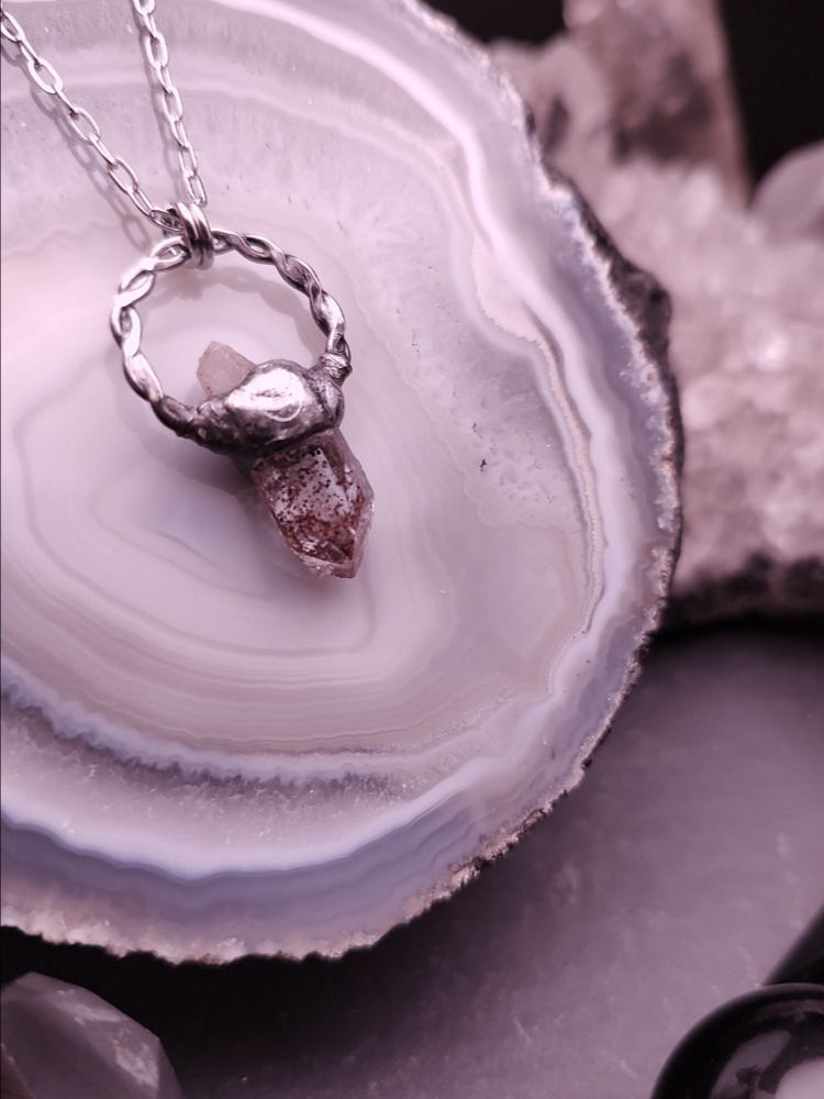 Sorcery Talisman - Blood Speckled QTZ product image (3)