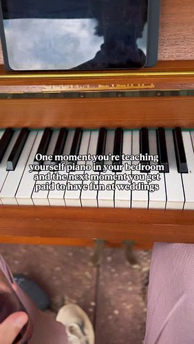 Am I dreaming? 💆🏻‍♂️Follow for tips 🎹

#pianist #pianistlife #pianolesson #pianotutorial #selftaught #inspiring #motivational...