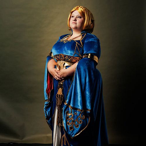 My newest cosplay: Princess Zelda. I felt so fucking gorgeous in this costume, and the photos are reflecting that. Thank you ...