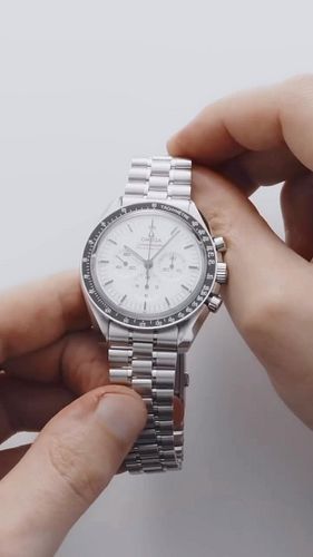 5 reasons you should forget the Rolex Daytona and get an Omega Speedmaster instead!

All this and more in my hands-on review ...