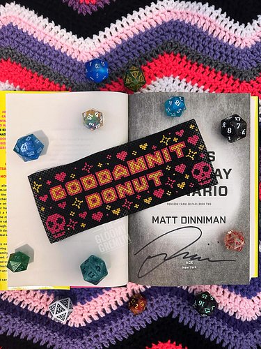 Reading 🤝 cross stitching
I'm trying so hard to not binge all the Dungeon Crawler Carl books, but book 3 is sitting on my TBR...