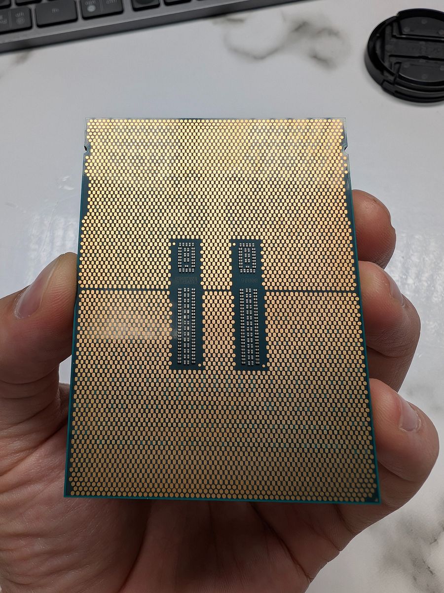 Intel Xeon W9 3475x [36-core] product image (1)