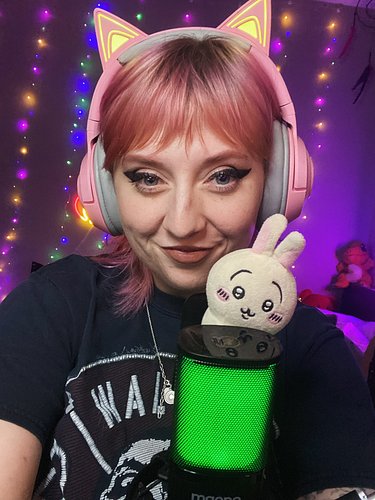 Which is your favourite look from the last few streams? The E-girl, Nun or Watermelon Eyes? 😄🫶 #makeup #twitch #motd #streamer