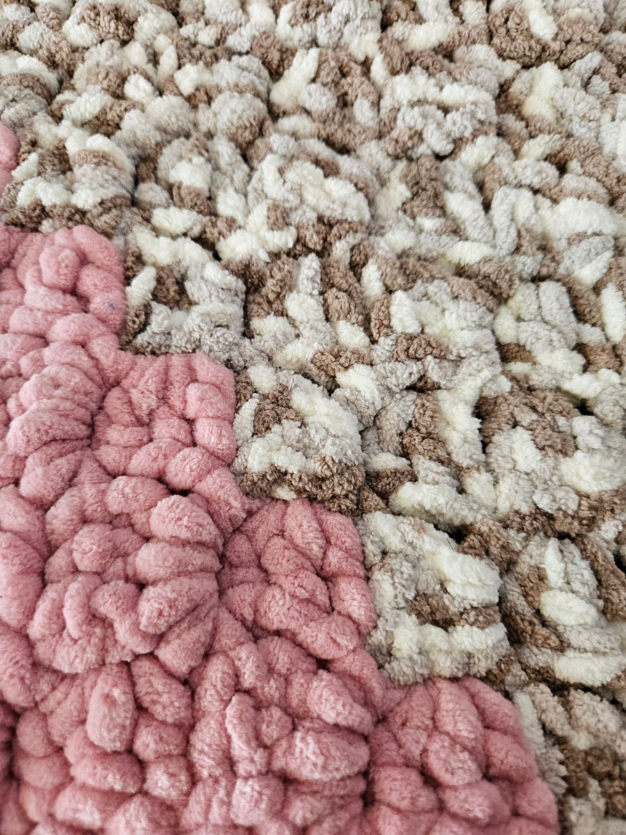 Neutral Baby Girl Blanket and Gummy Bear Stuffy product image (7)