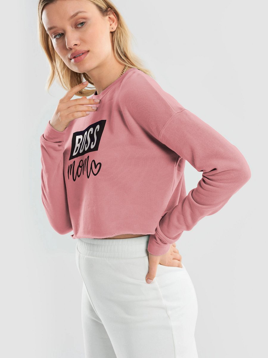 Boss Mom Crop Top – Chic Monochrome Design with Heart Script for Strong Moms product image (19)