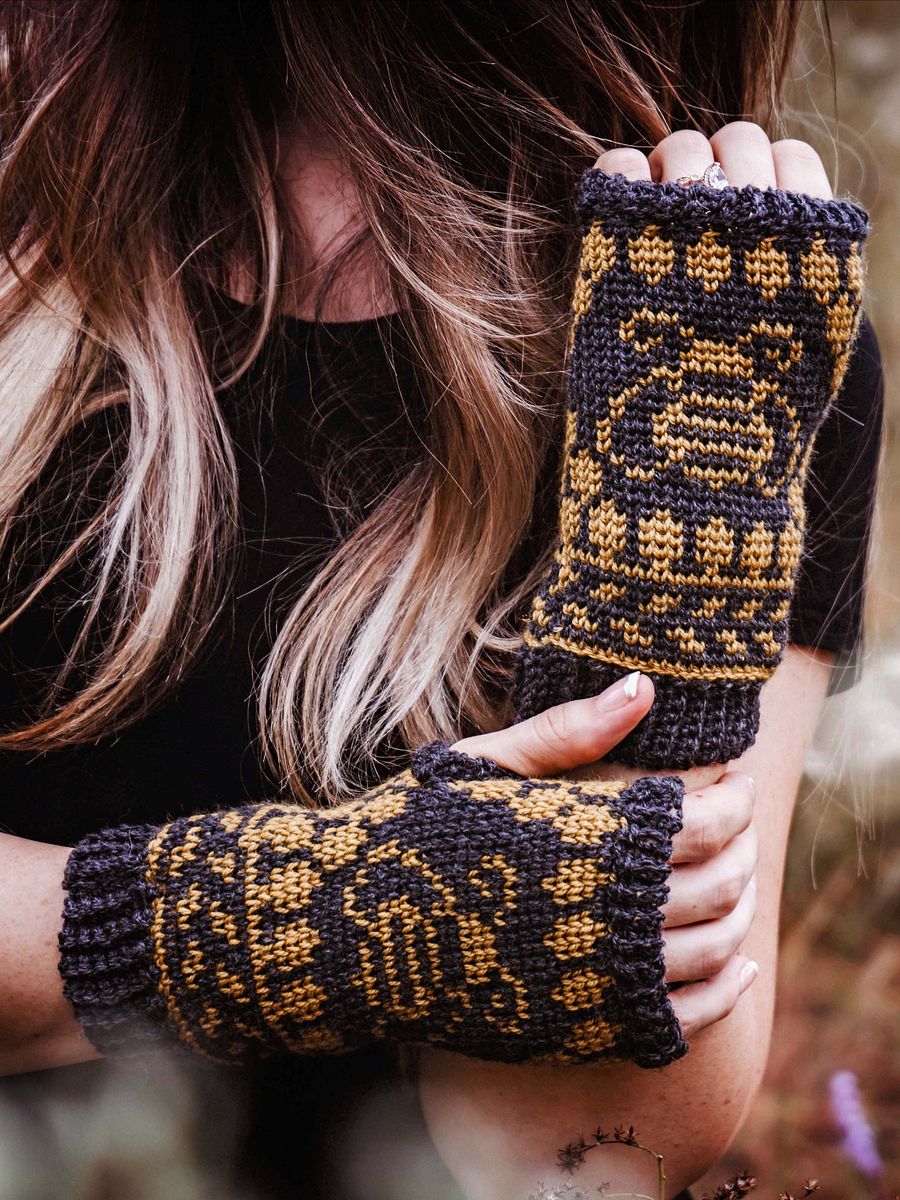 Crochet Fingerless Bee Mitten Pattern product image (1)