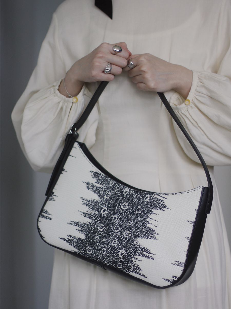 Lizard-embossed Leather Shoulder Bag – L product image (2)