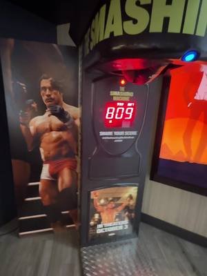 In honor of #TheSmashingMachine’s 15 minute ovation at #venicefilmfestival here’s me punching the Smashing Machine and Universal Citywalk @a24 #A24 #dwaynejohnson #dwaynetherockjohnson 