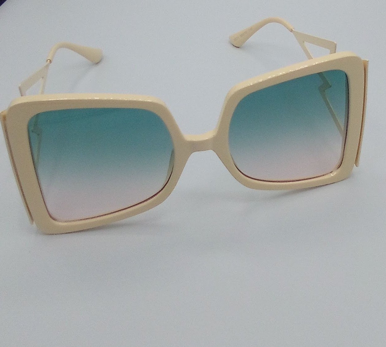 Strikenly Beautiful product image (3)