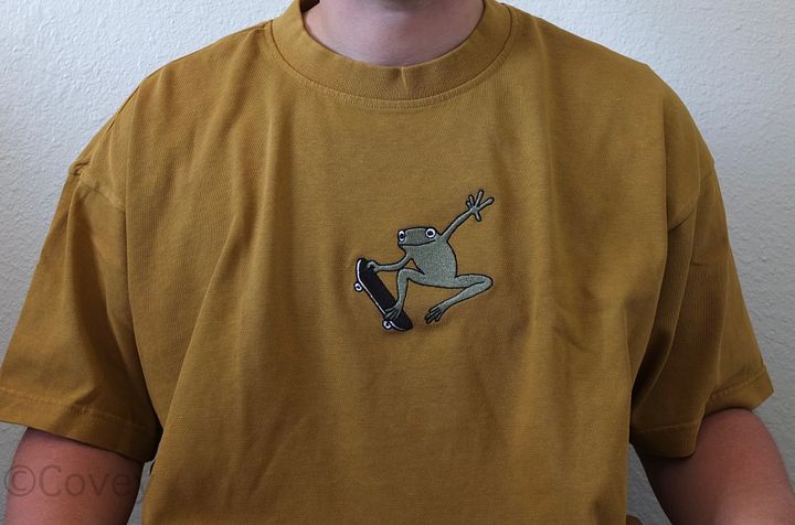Skateboarding Frog Tee product image (2)