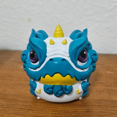 Trying out a new style of eyes. Little more detail goes a long way.
Shi model by @grumpii.art 
.
.
.
#resinprinting #arttoy #...