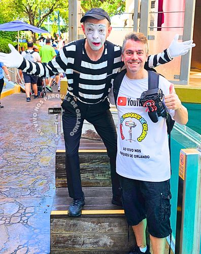 Ronnie The SeaWorld Mime! #ronniethemime #seaworldmime #seaworldorlando