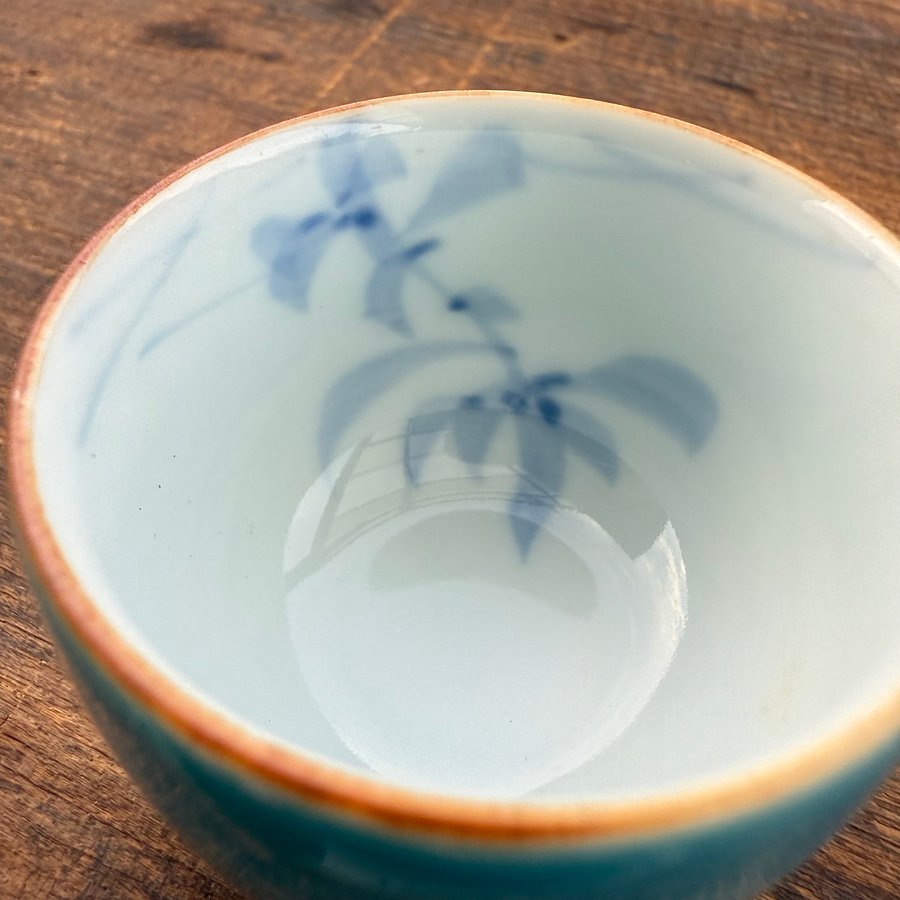 🎎 Vintage Japanese Guinomi Sake Cup – Turquoise-Blue Glaze with Floral Interior product image (5)